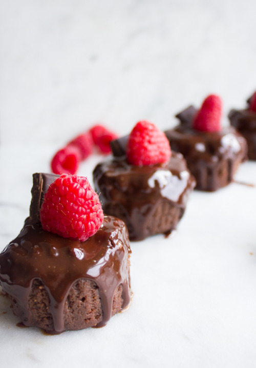 omg-yumtastic:  (Via: hoardingrecipes.tumblr.com) Ultimate Chocolate Cheesecake -