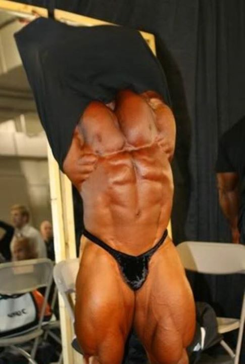 musclelover:  He stares at you as you see him standing there in the pump room…If