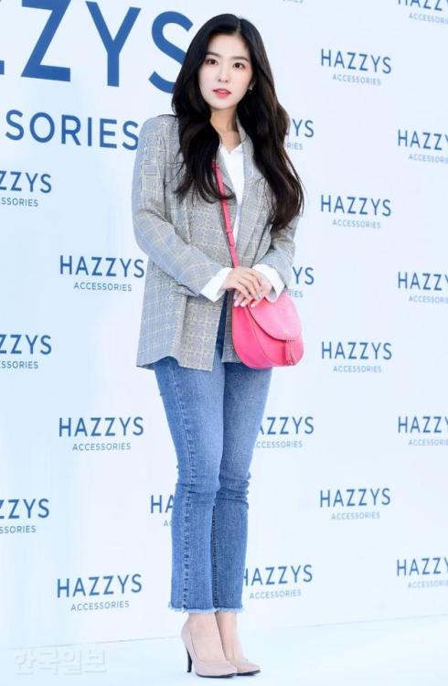 Red Velvet Irene fashion at HAZZYS Accessories Fansign [180316]