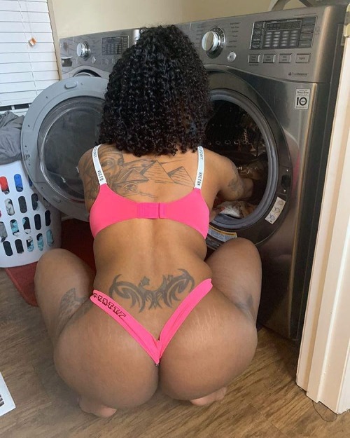 twerk-network:  damn I love when it’s laundry