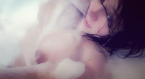 my-naughty-pookie:  Had some fun with some bubbles earlier 😉   Beautiful