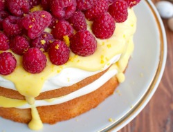 thefoodshow:  Lemon Cake