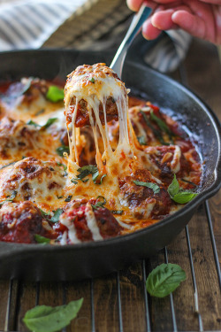 do-not-touch-my-food:  Cheesy Meatball Skillet