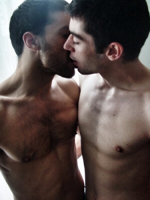 men kissing