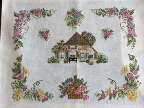 veiligplekje: Embroidery of a Dutch Farmhouse 