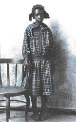 theamericannegras:  specialnights:  Little Sarah Rector, a former slave, became one of the richest little girls in America in 1914. Rector had been born among the Creek Indians, as a descendant of slaves. As a result of an earlier land treaty from the