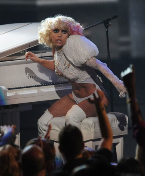 somedayinjakarta:  behindtheburqa:  LADY GAGA - VMA’S 2009, REHEARSALS & PERFORMANCE  Me on Monday, me on Friday 