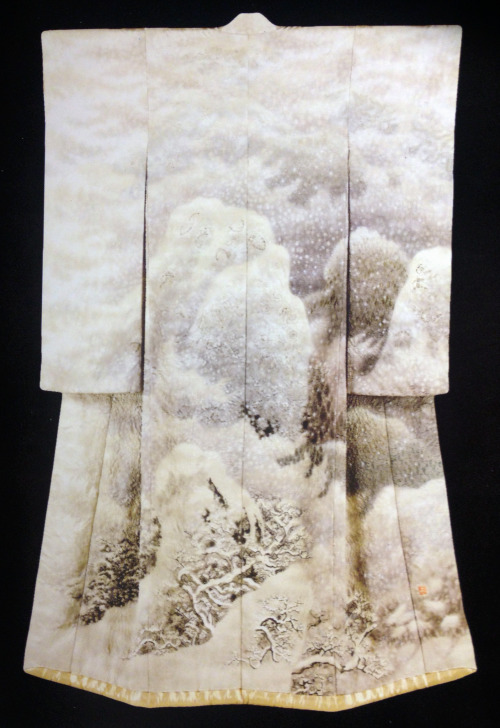 moreinspires: Kimono by Ityku Kuboty. Ityku has been transformated to the perception of a kimon