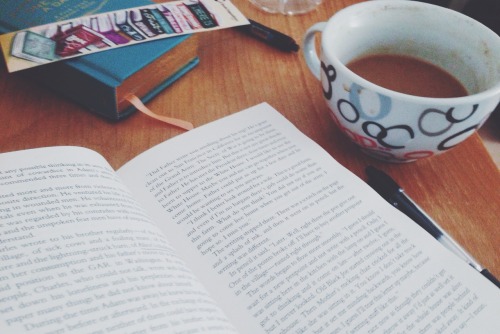 prettybookish:  Currently reading: John Steinbeck, East of Eden 