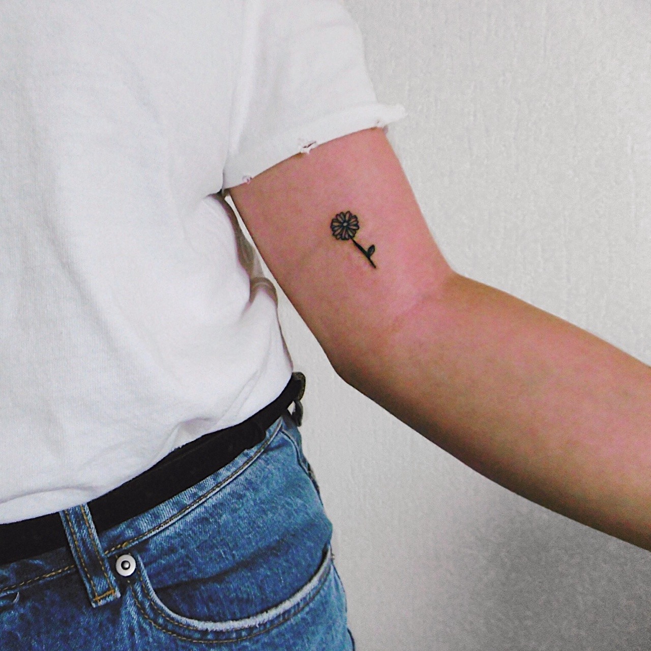10+ Cute Small Aesthetic Tattoos For Women - Best Trends Guide — shades of  tatiana media