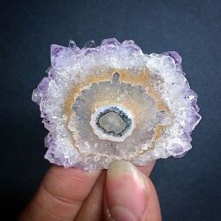 phenomenalgems:  🌸❄️This sweet Amethyst