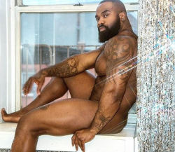 tastyblkman2:  black-freak-body-edition: