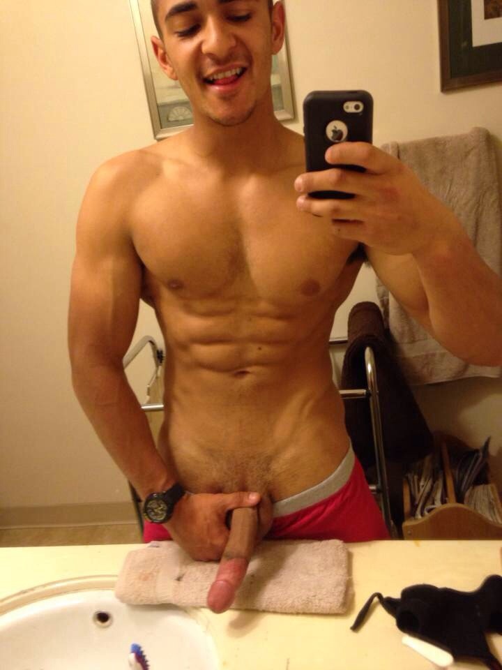 tindermennude: Ron, 25 Ron’s a football fanatic with a sexy caramel complexion.