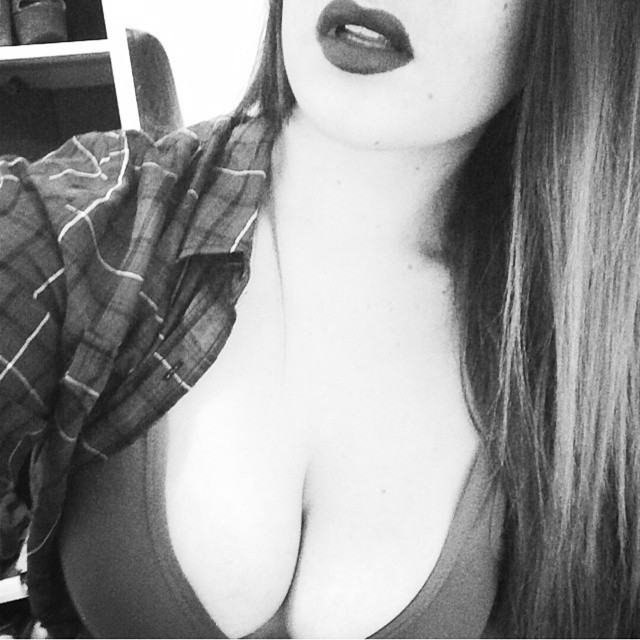 athenablaze:  So yeah… @leeciegram and I have started our virtural bang sesh..we