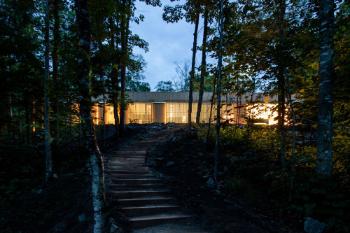 Good wood - more remote luxury living, this time in the wilds of Quebec. The minimalist “Hinterhouse