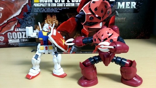 albierio:“A red mobile suit? It’s not a Zaku, but could the red mobile suit mean that Char’s in it?”