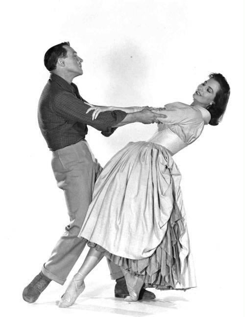 tinkerosetta: Hollywood Golden Years: Gene Kelly and Cyd Charisse:)