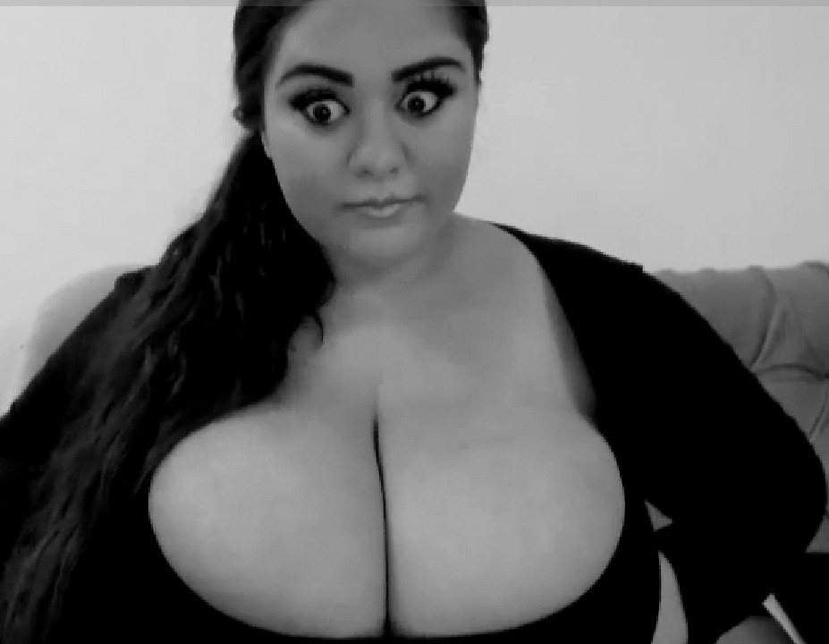 udderqueen:  bigbooboy:  big eyes with big bOObs    Who is she?