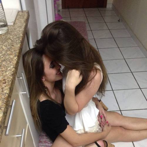 jackieseroticlesbiandream: ❤️I LOVE KISSING GIRLS❤️