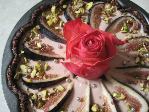 veganinspo:  Raw Rosewater Cheesecake  #pistachios and rosewater this is afghan as fuck