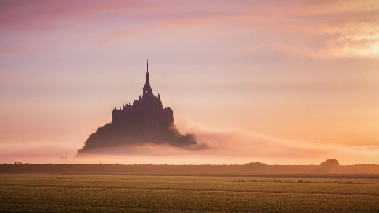 te5seract:   Castle in the clouds  Mont Saint-Michel in the morning mist…  View