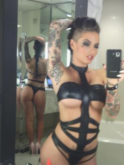 nude-mirror-selfies:  