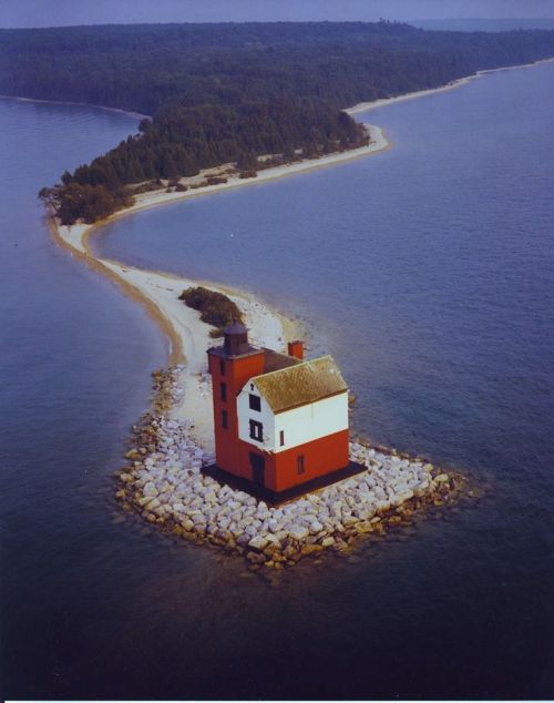 me-lapislazuli: Round Island Lighthouse, Straits of Mackinac, Michigan, USA (Lakes Huron &amp; M