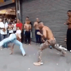 capoeirapalmaresorlando:The craziest Capoeira Tesoura (takedown)