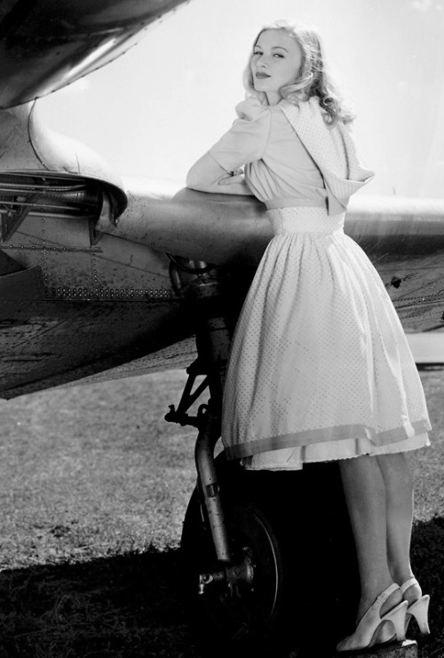 XXX vintageeval:  Veronica Lake in I Wanted Wings, photo