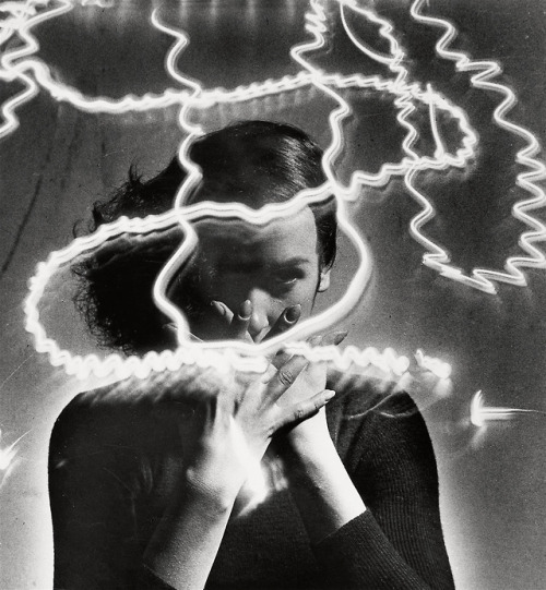 joeinct: Lichtspuren mit einer Zigarette, Photo by Hannes Kilian, 1950