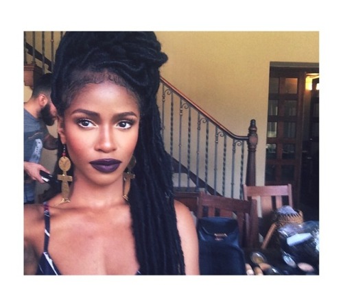 shesgotitlikethatfanfic:
“OH MY GOD. Simone Battle died
Rest In Paradise beautiful 🙏
”