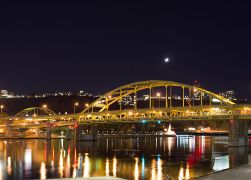Pittsburgh From The North Shore, Slowly Slipping Into Another Dimension (filled With Cute Photographers