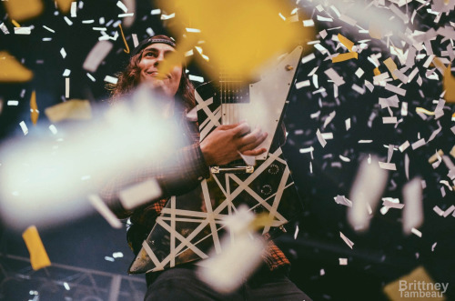 brittneytambeau:Vic Fuentes of Pierce the Veil in Hartford, CT.
