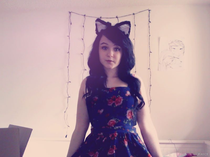 sleepyishkitten:  It’s a pretty kitty dress day &lt;3 