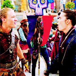Disney:Look At How Straight This Movie Is Ben And Mal Are Engaged, Evie And Doug Had True Loves Kiss,