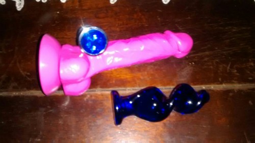 A shot of her new Valentines gifts. She loves them, and can&rsquo;t wait to make more pics and c