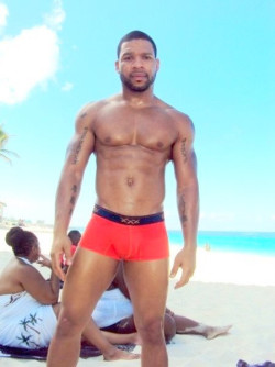 blacknetlegends:  hiscockiness:  Grown Man