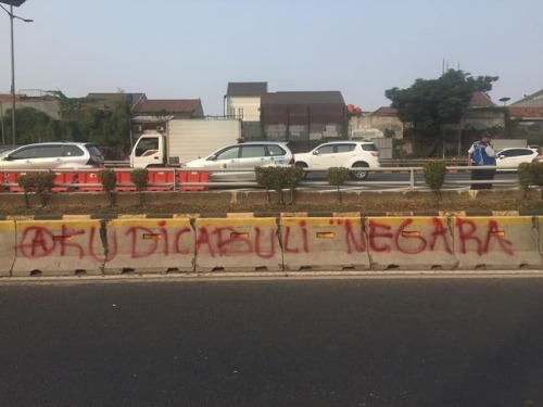 Anti-government graffiti seen around Jakarta following massive, riotous protests on the 23rd &amp; 2