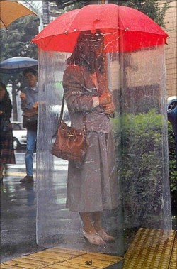 abuvthastxrz:  I need this, raining or not. it’ll ESPECIALLY be useful after I take a bath and need to get something out of my car really quick but don’t wanna smell like outside 😂