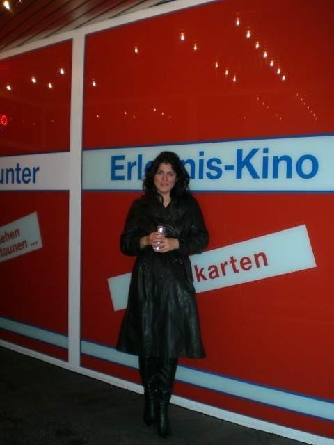 deutscheweiber:  deutsche im Pornokino benutzt