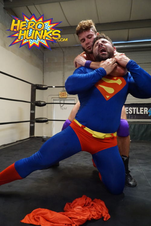 supermanbound: Herohunks.com: Ryan Zivens, Zach AltovitoSuperman (Zach Altovito) agrees to a “