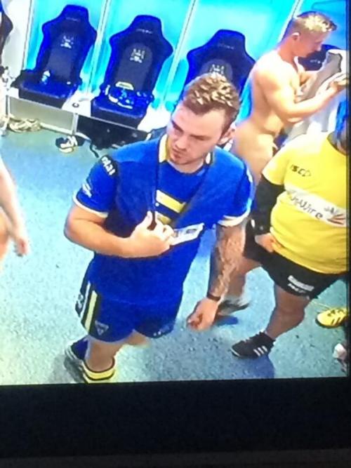 smallcockrocks:  notdbd:  Brad Dwyer of the Warrington Wolves caught naked in the postgame locker ro