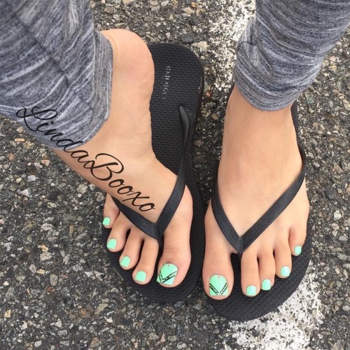 feet-fiend: feetoftheeworld: @lindabooxo on IG Perfect