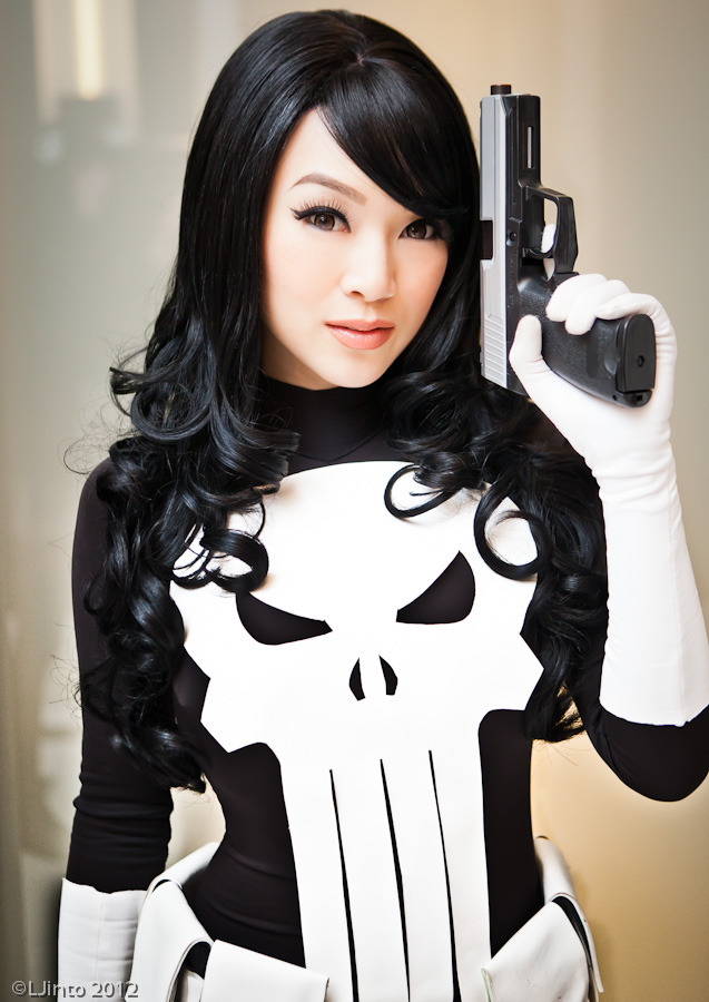 superheroesincolor:    Lady Punisher by Linda Le  Cosplayer deviantart / blog / facebook