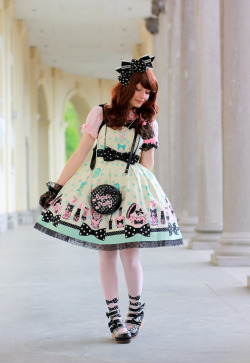 Crazy-Kitch:  Fantastic Dolly!