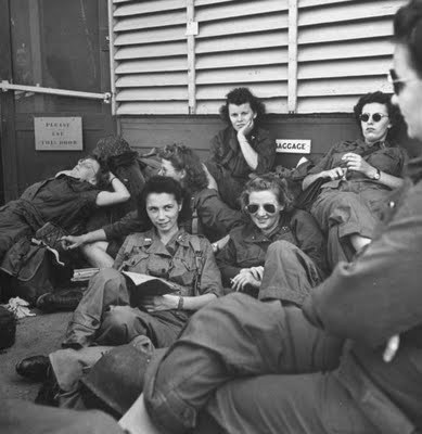 indypendenthistory: Army Nurses, 1945 (via Hotel de Ville: A Vintage Eyewear Blog: 1945)