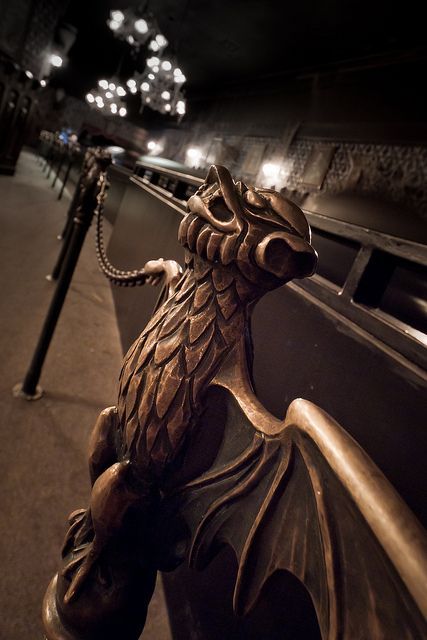 galaad-spectre: Gargoyles and Gryphons in the Disney Parks Haunted Mansions