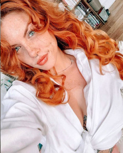 yesgingerfriend:awesomeredhds02:incredibleredheads“Which version of me do you like best?”.Comment below… ⬇️.@itsbeadux 🧡#incredibleredheads #redhead#ginger #redheads #gingers#redheadsdoitbetter #redheadgirl#redheadsofinstagram#redheadlove