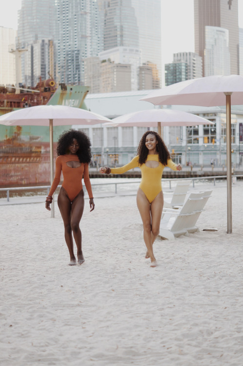 jaiking: rudegyalchina:iamzsz:Sistren - Gabby &amp; Zu  Hangin @ Sugar Beach (Toronto) 