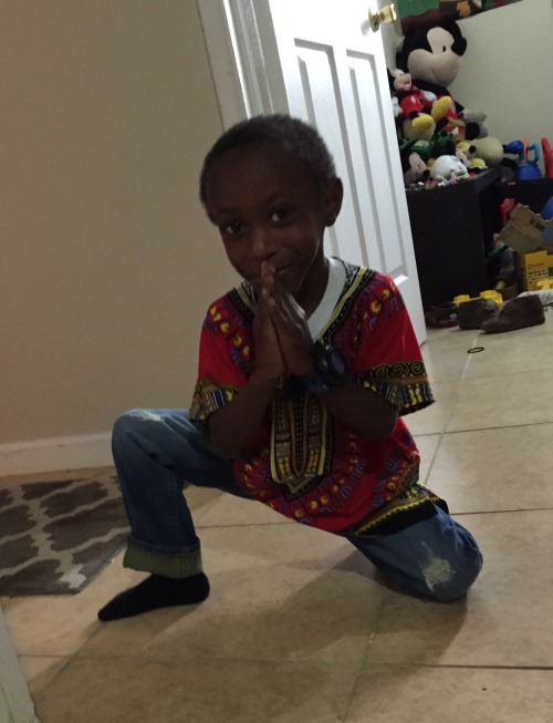 minusthelove:  th0titwaaaas:  lucidnee:  undateableblackgirl:trufflebootybuttercream:  “Take pics of me in my dashiki” “ the kids at school gonna love me”  He is beyond adorable! 😄  Omg  Lol this little baby  Love